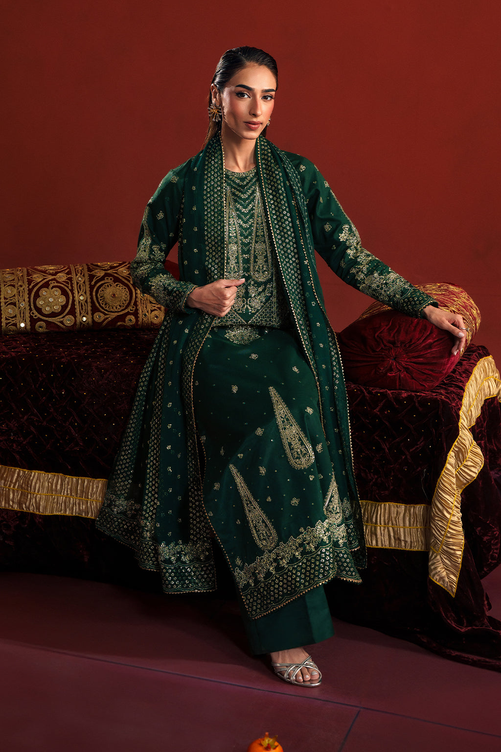 MEHVAR – authentic Pakistani dress from the New Shagun collection for women in the UK