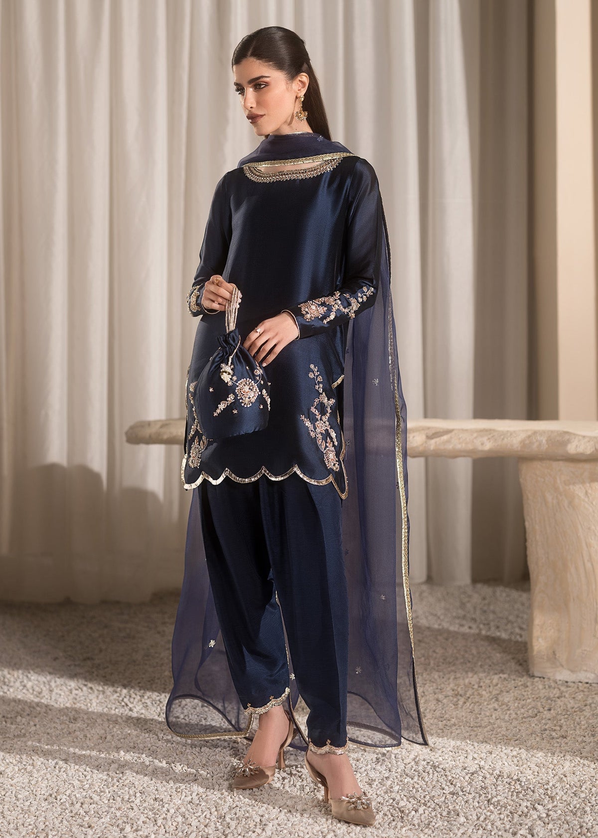 Mahum Asad | Breaking the Bar | Diva by Maria Faisal - Registered Vendor of : Mahum Asad - type : Ladies Clothes - 100% original wedding dresses