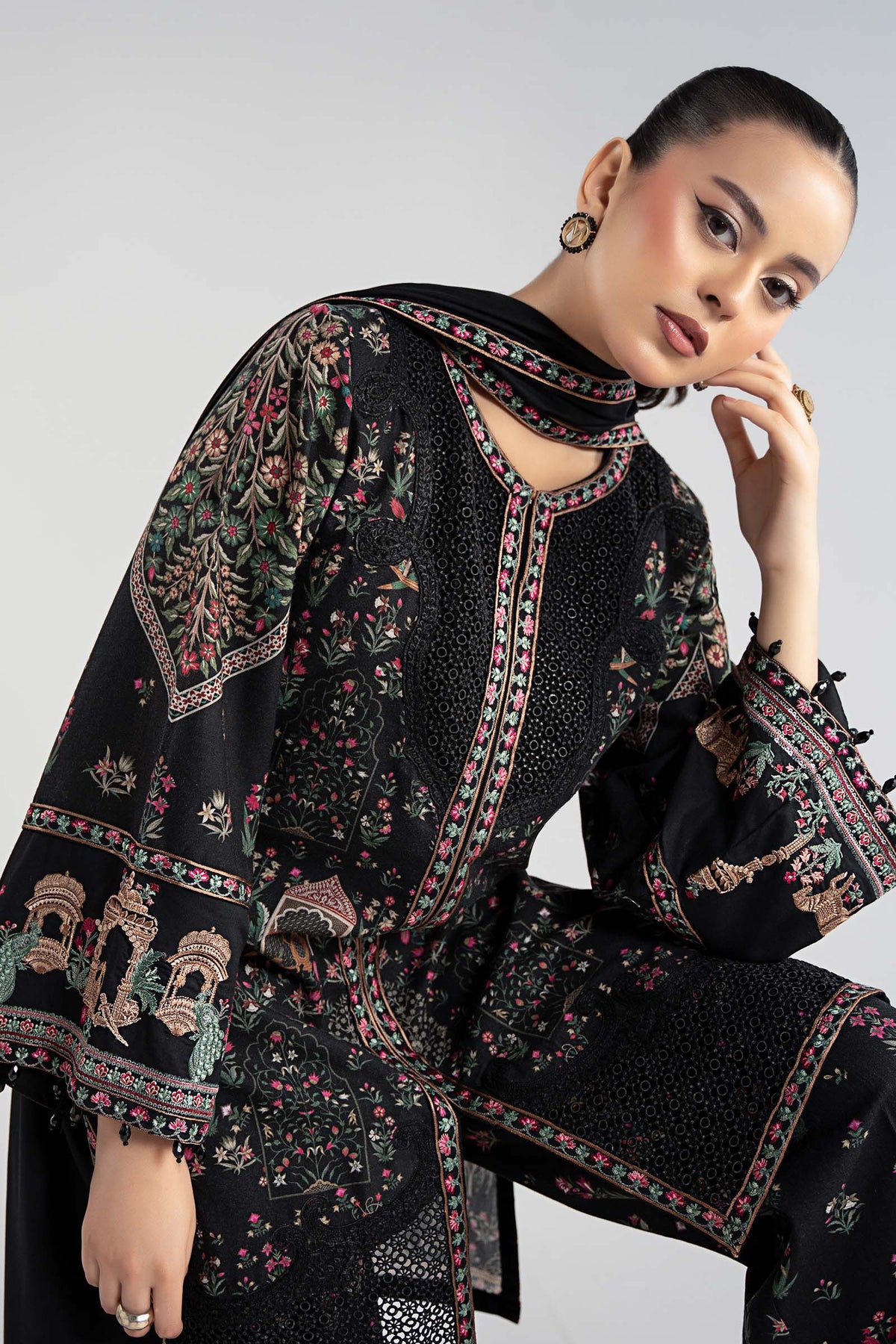 Maria B | Luxury Winter Pret 25 | DW-W25-35-Black - Ladies Clothes - Maria Faisal