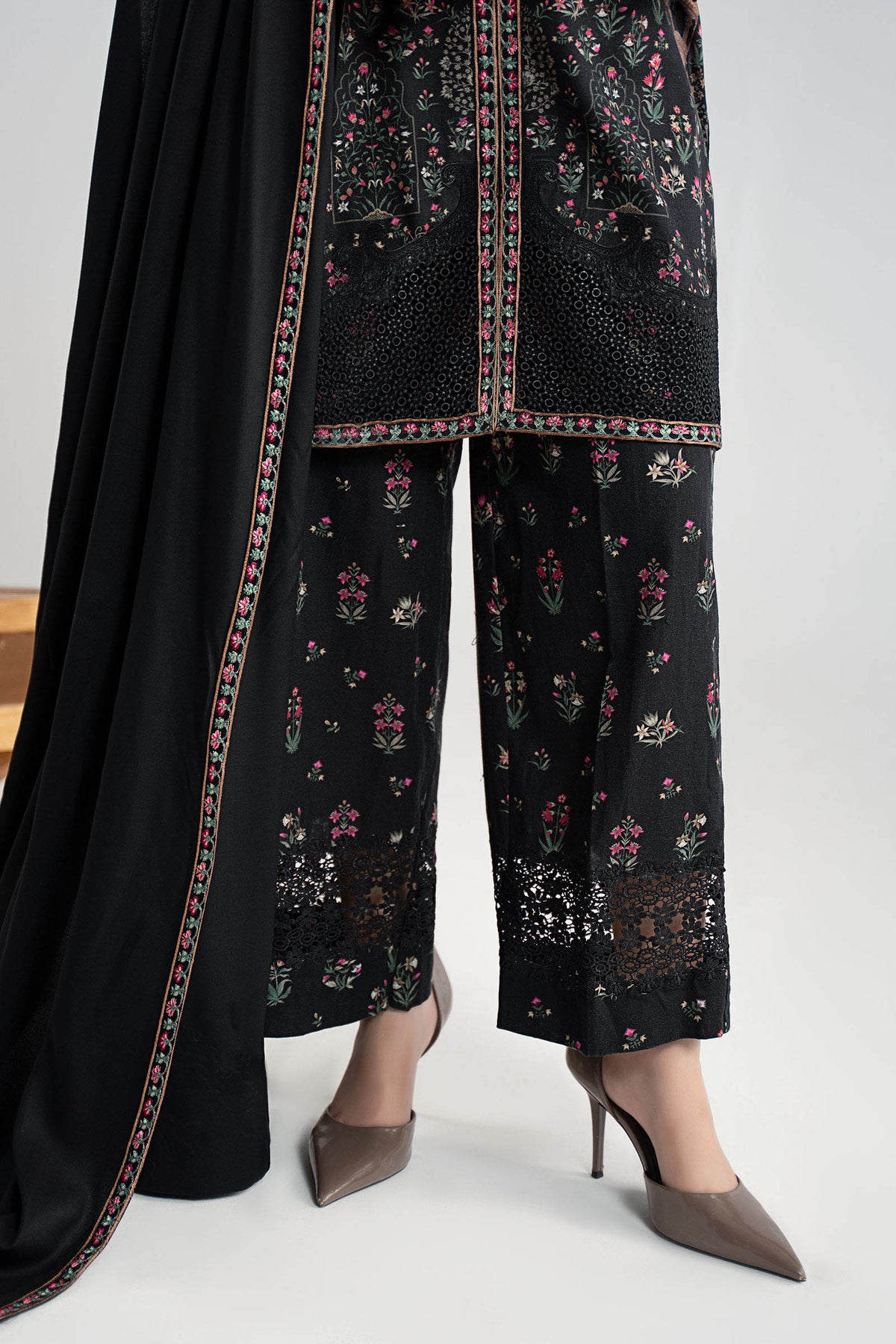 Maria B | Luxury Winter Pret 25 | DW-W25-35-Black - Ladies Clothes - Maria Faisal