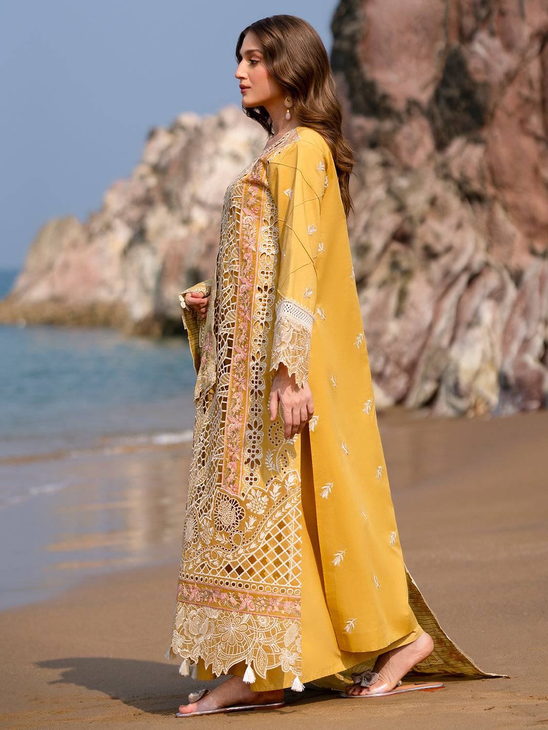 Mahnur | Sirena Luxury Lawn 25 | Dahlia by Maria Faisal - Registered Vendor of : Mahnur - type : Ladies Clothes - 100% original wedding dresses