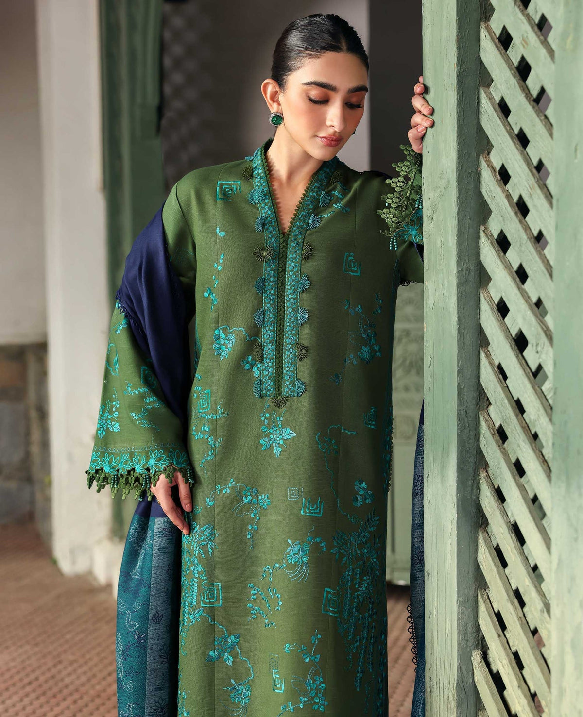 Elysia – authentic Pakistani dress from the Amaris Luxury Shawl 25 collection for women in the UK