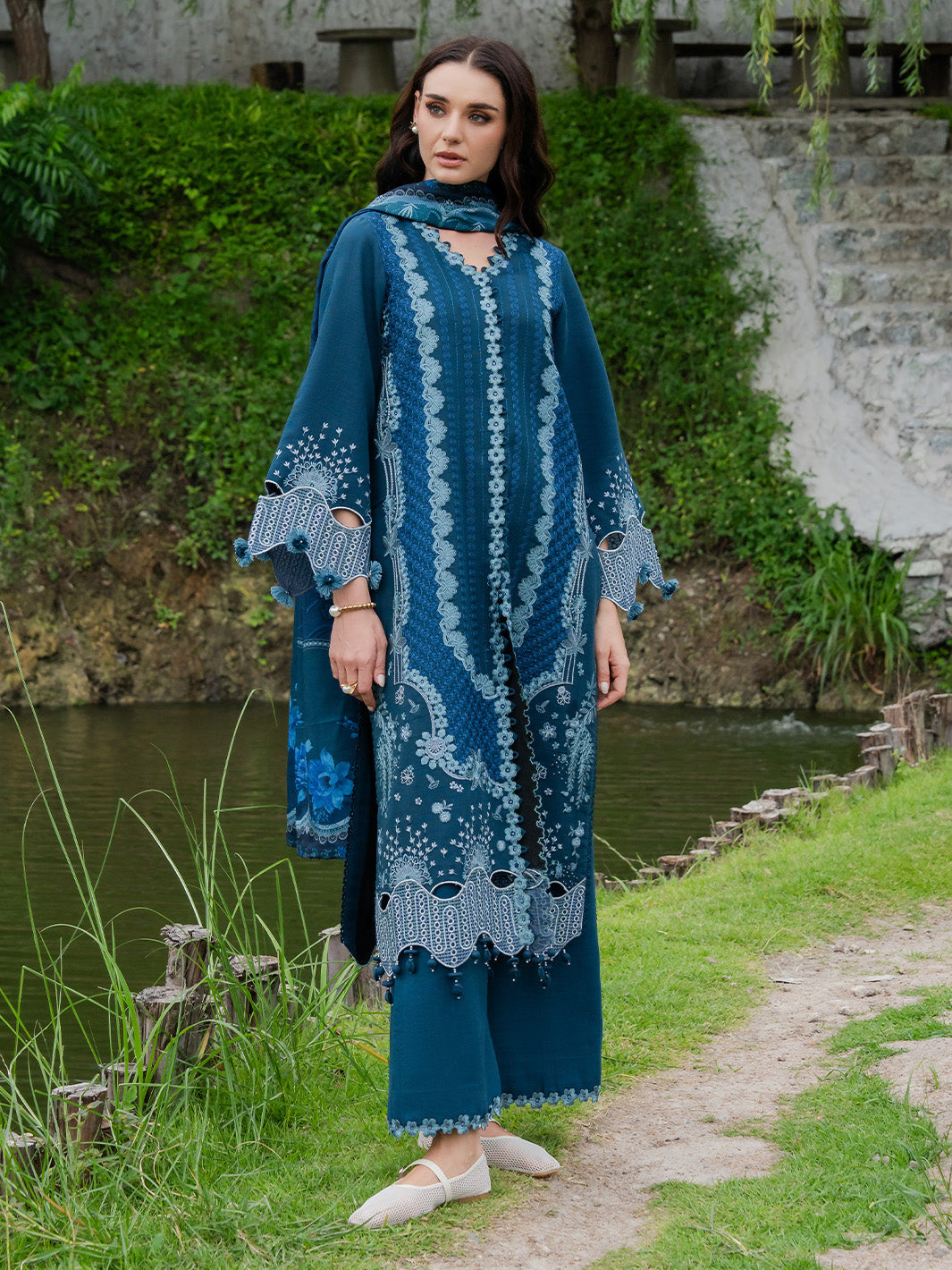 EVARA – authentic Pakistani dress from the Dastaan Khaddar 25 collection for women in the UK
