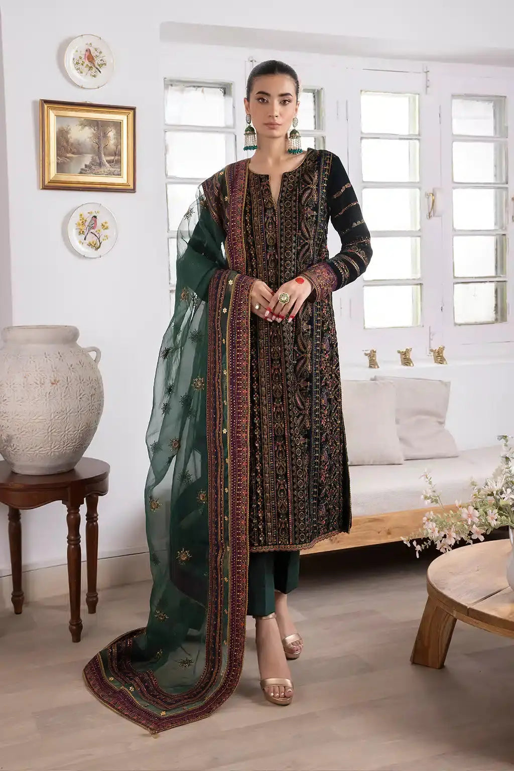 Iznik | Festive Velvet 23 | IV-22 HUSHAIMA by Maria Faisal - Registered Vendor of : Iznik - type : Ladies Clothes - 100% original wedding dresses