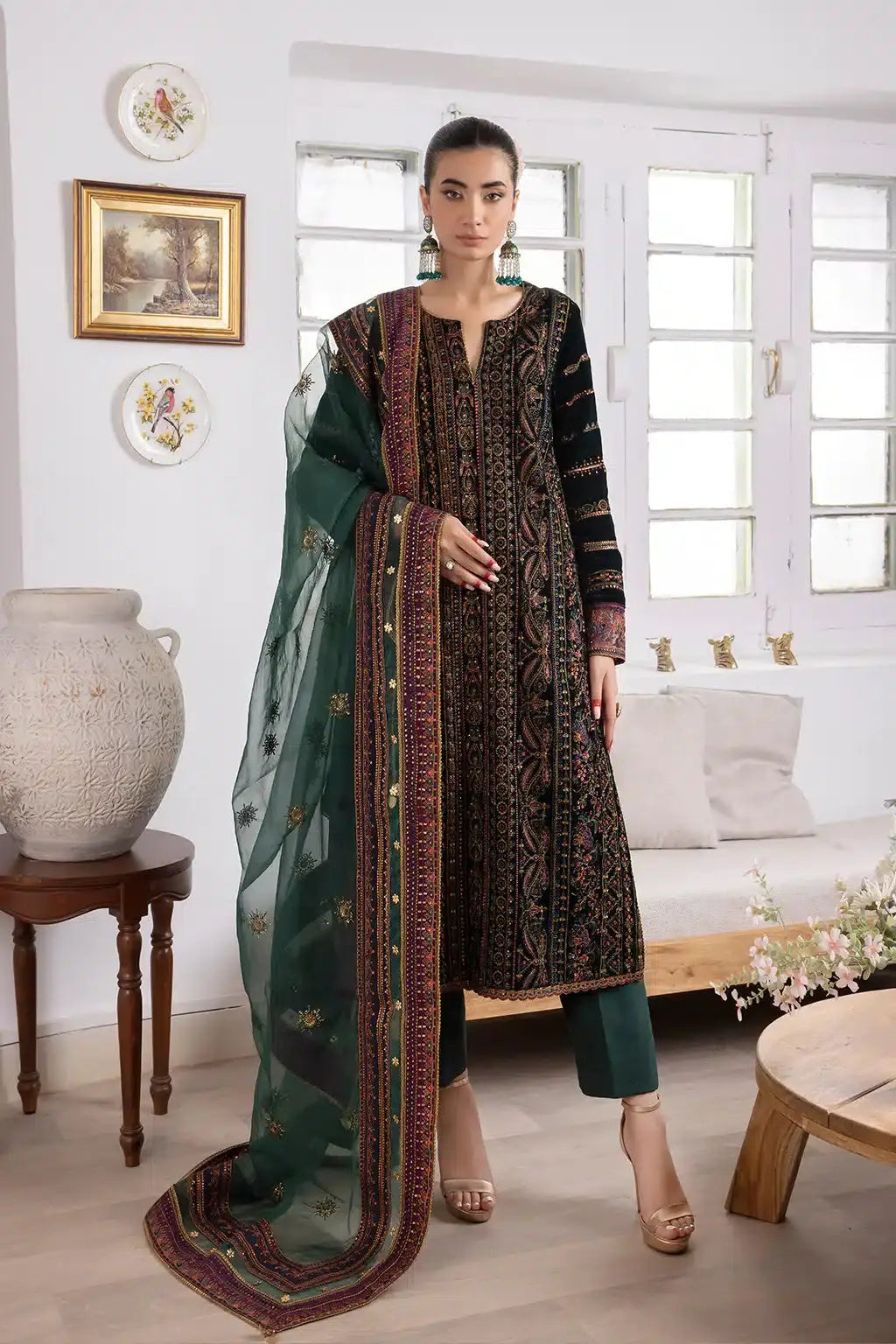 Iznik | Festive Velvet 23 | IV-22 HUSHAIMA by Maria Faisal - Registered Vendor of : Iznik - type : Ladies Clothes - 100% original wedding dresses
