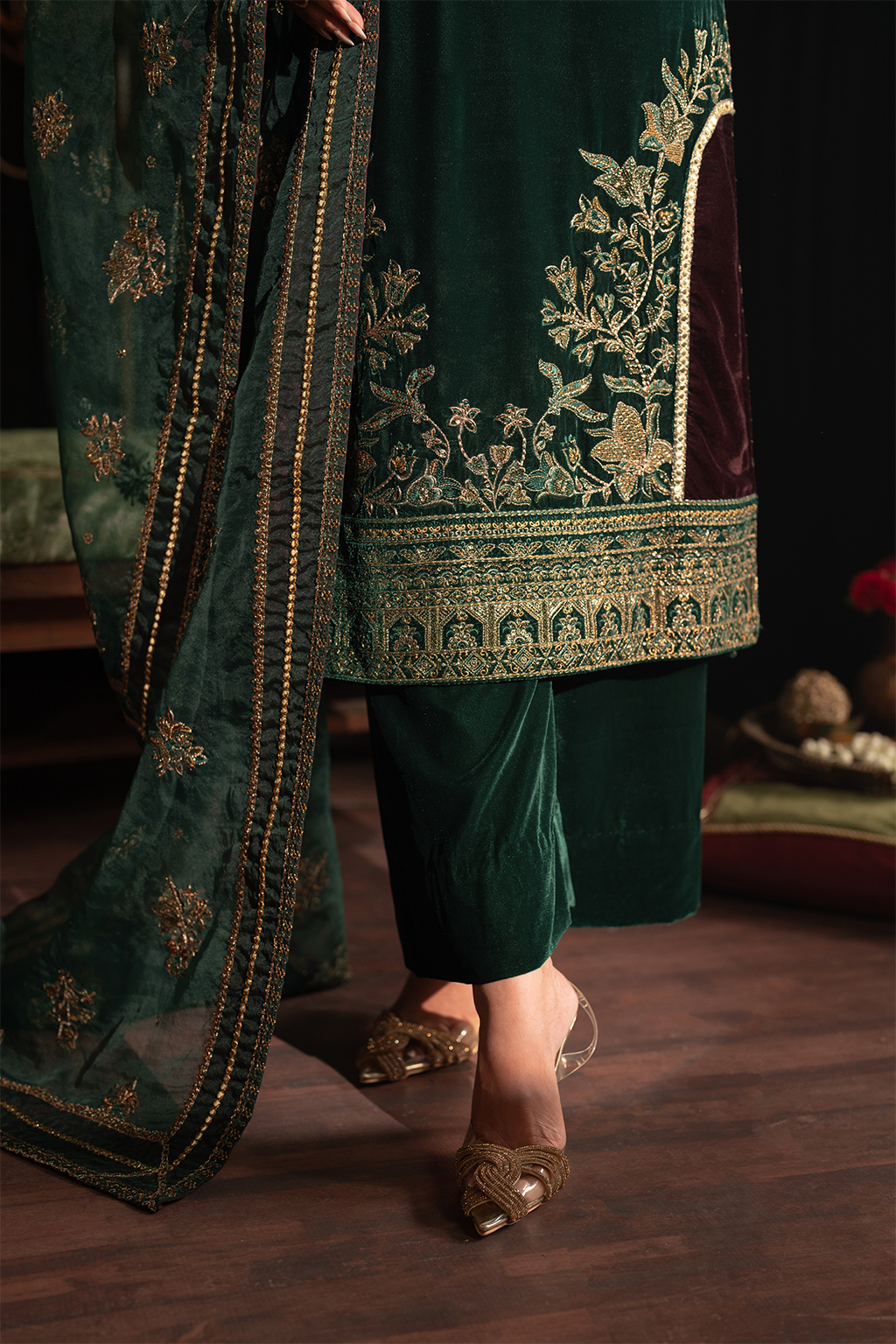 Iznik | Exclusive Velvet | IV-48 - Ladies Clothes - Maria Faisal