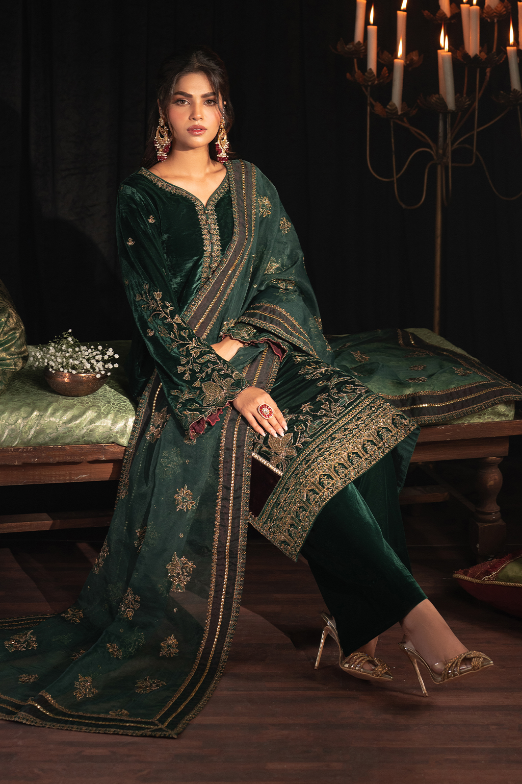 Iznik | Exclusive Velvet | IV-48 - Ladies Clothes - Maria Faisal