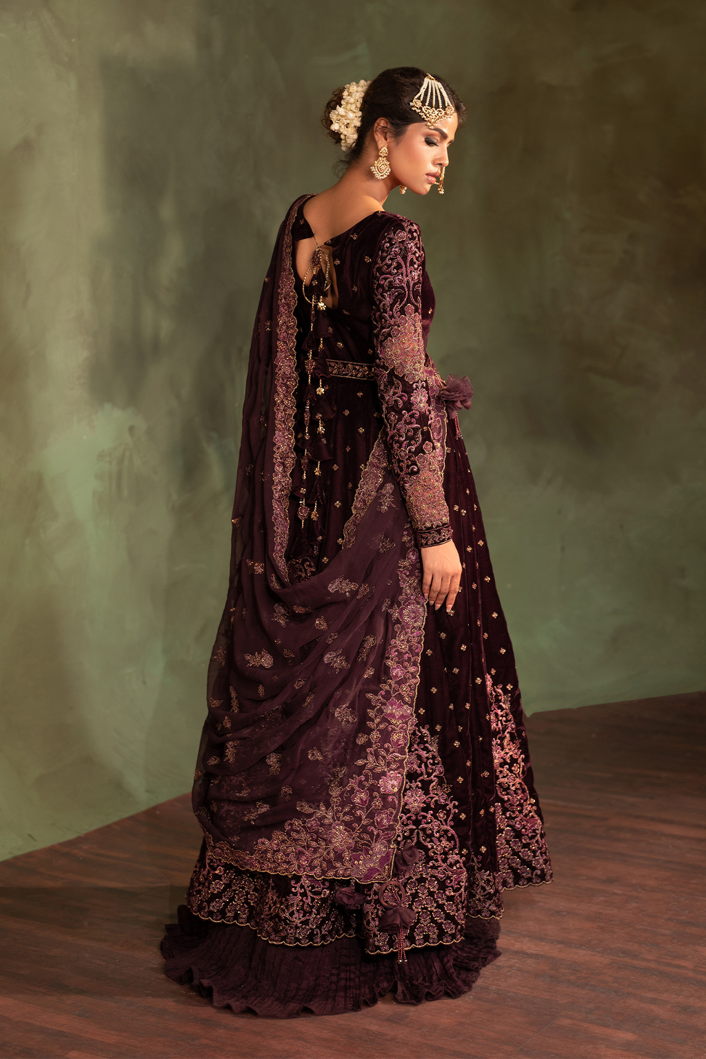 Iznik | Exclusive Velvet | IV-54 - Ladies Clothes - Maria Faisal
