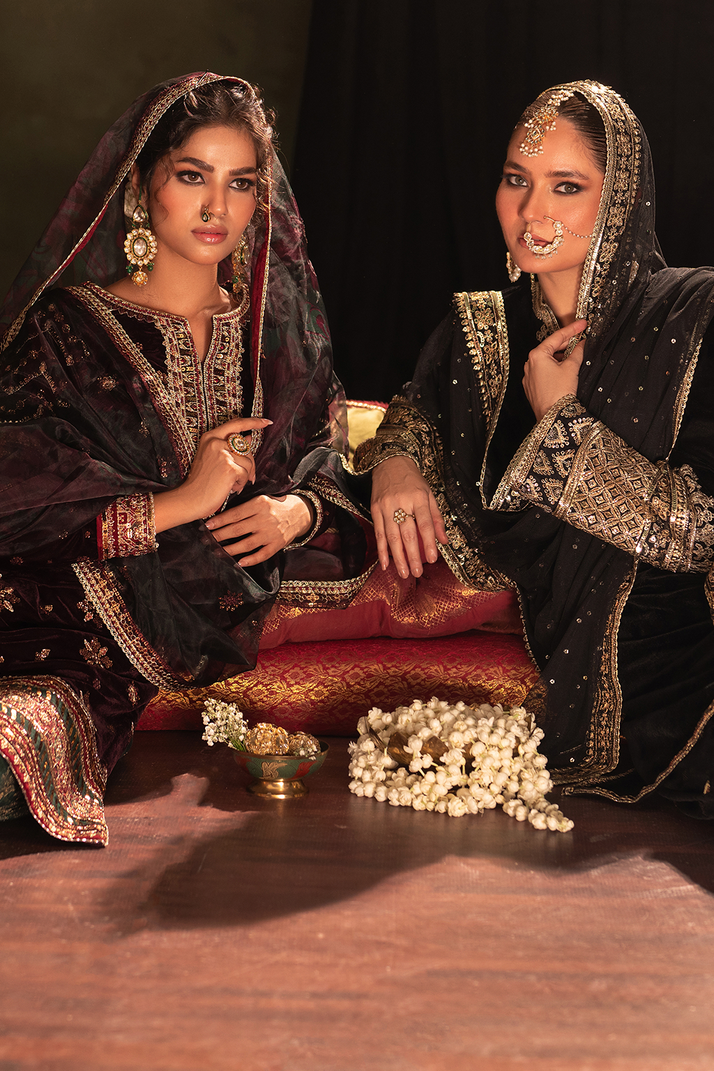 Iznik | Exclusive Velvet | IV-41 - Ladies Clothes - Maria Faisal