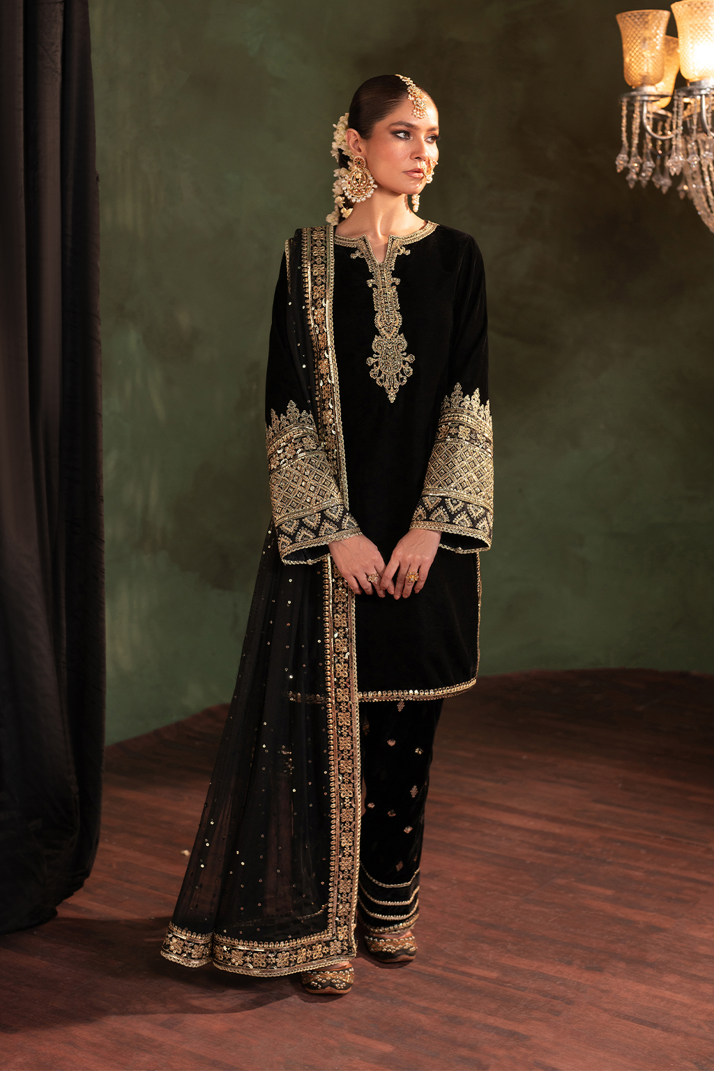 Iznik | Exclusive Velvet | IV-41 - Ladies Clothes - Maria Faisal