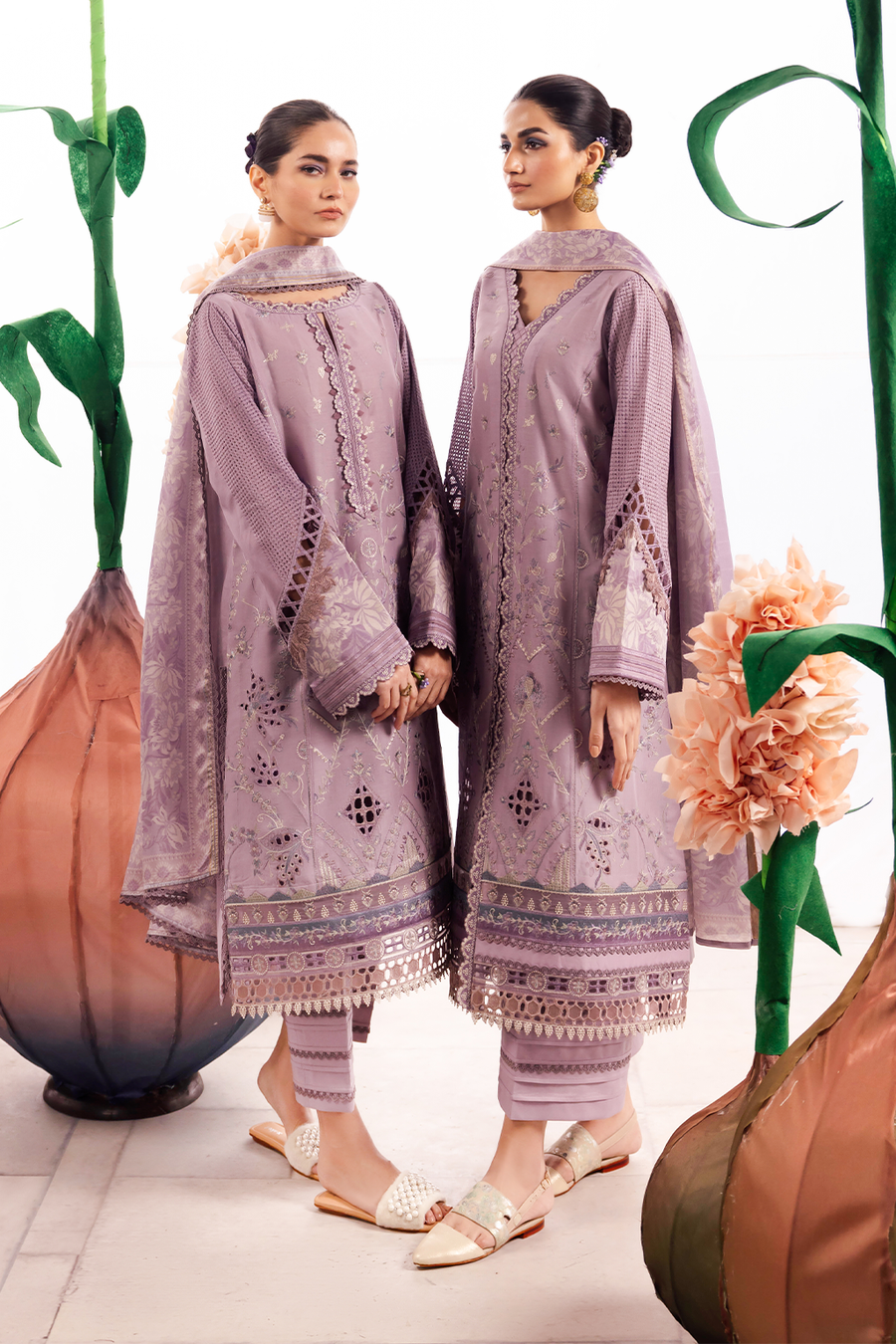 Iznik | Dahlia Embroidered Lawn | DL-04 - Ladies Clothes - Maria Faisal
