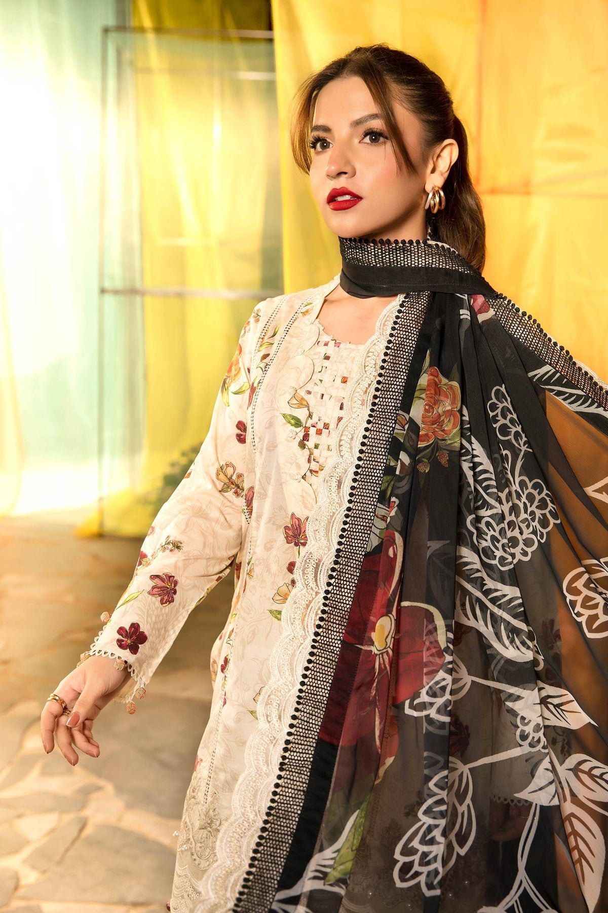 Maria B | M Basic Summer Lawn 25 | MB-CUS25-702B by Maria Faisal - Registered Vendor of : Maria B - type : Ladies Clothes - 100% original wedding dresses