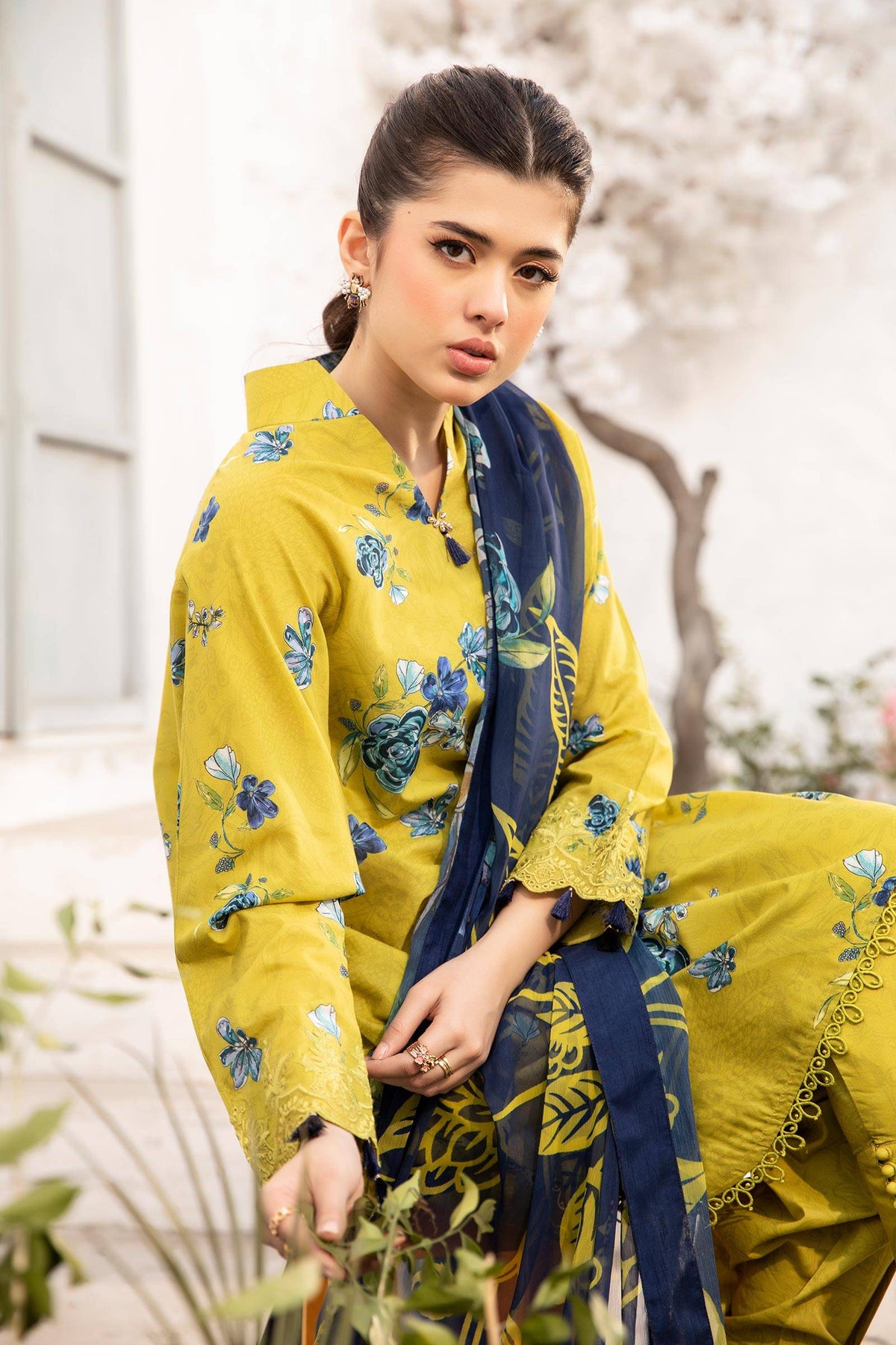 Maria B | M Basic Summer Lawn 25 | MB-CUS25-702A by Maria Faisal - Registered Vendor of : Maria B - type : Ladies Clothes - 100% original wedding dresses