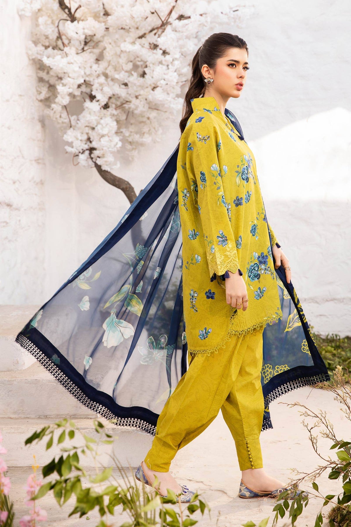 Maria B | M Basic Summer Lawn 25 | MB-CUS25-702A by Maria Faisal - Registered Vendor of : Maria B - type : Ladies Clothes - 100% original wedding dresses