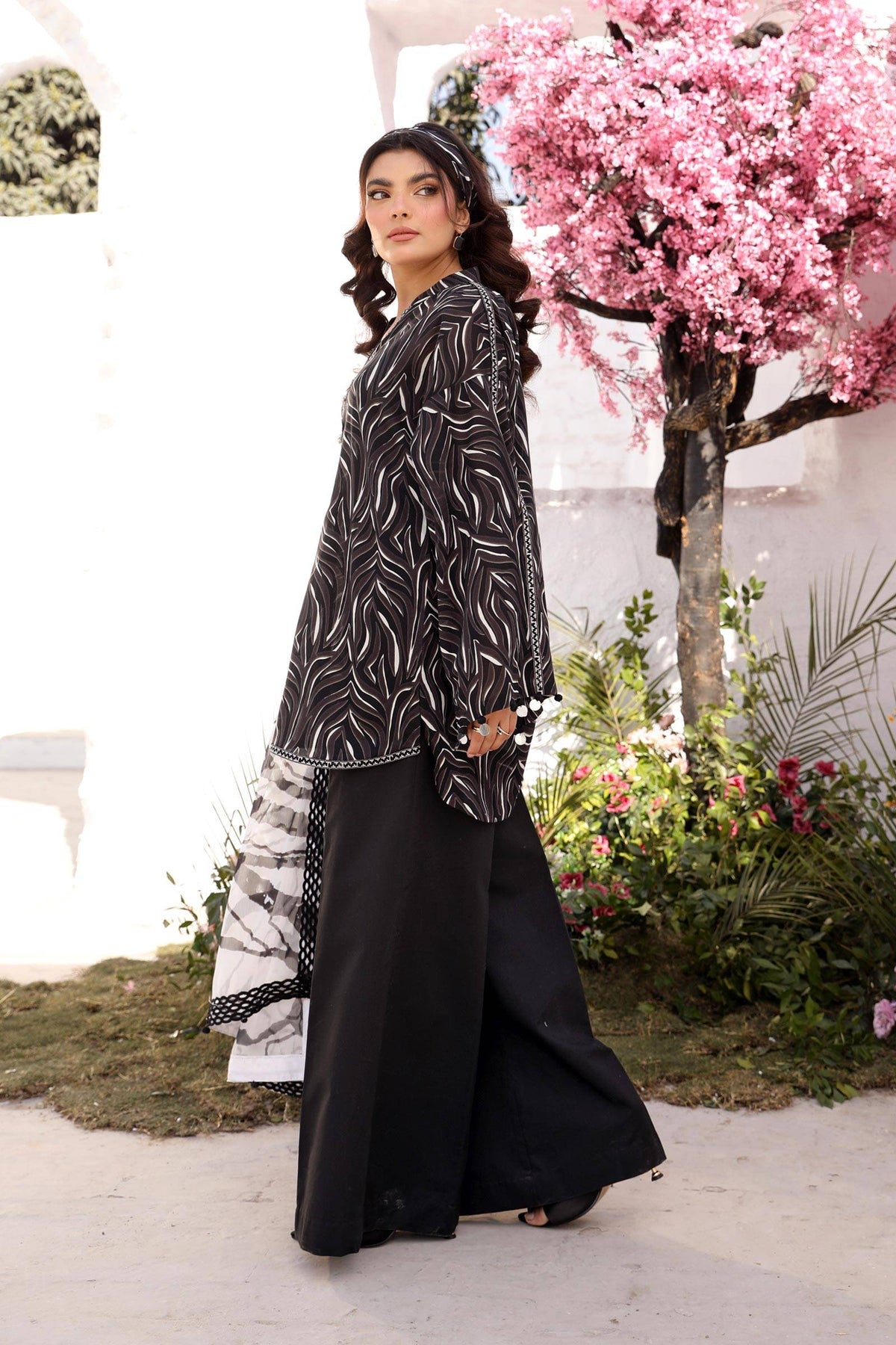 Maria B | M Basic Summer Lawn 25 | MB-CUS25-704B by Maria Faisal - Registered Vendor of : Maria B - type : Ladies Clothes - 100% original wedding dresses