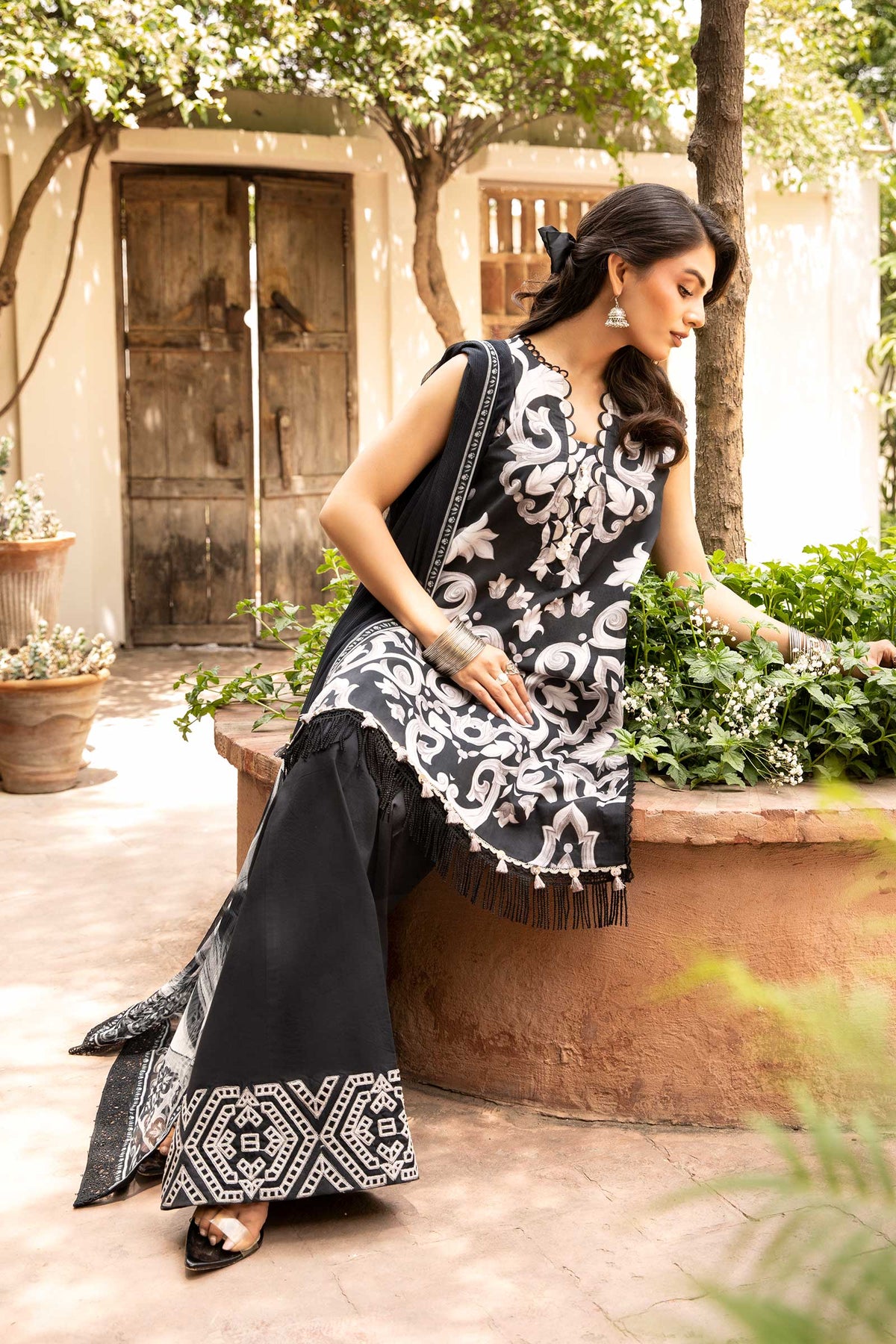 Maria B | Eid Basic Lawn | MB-CUS25-904B by Maria Faisal - Registered Vendor of : Maria B - type : Ladies Clothes - 100% original wedding dresses
