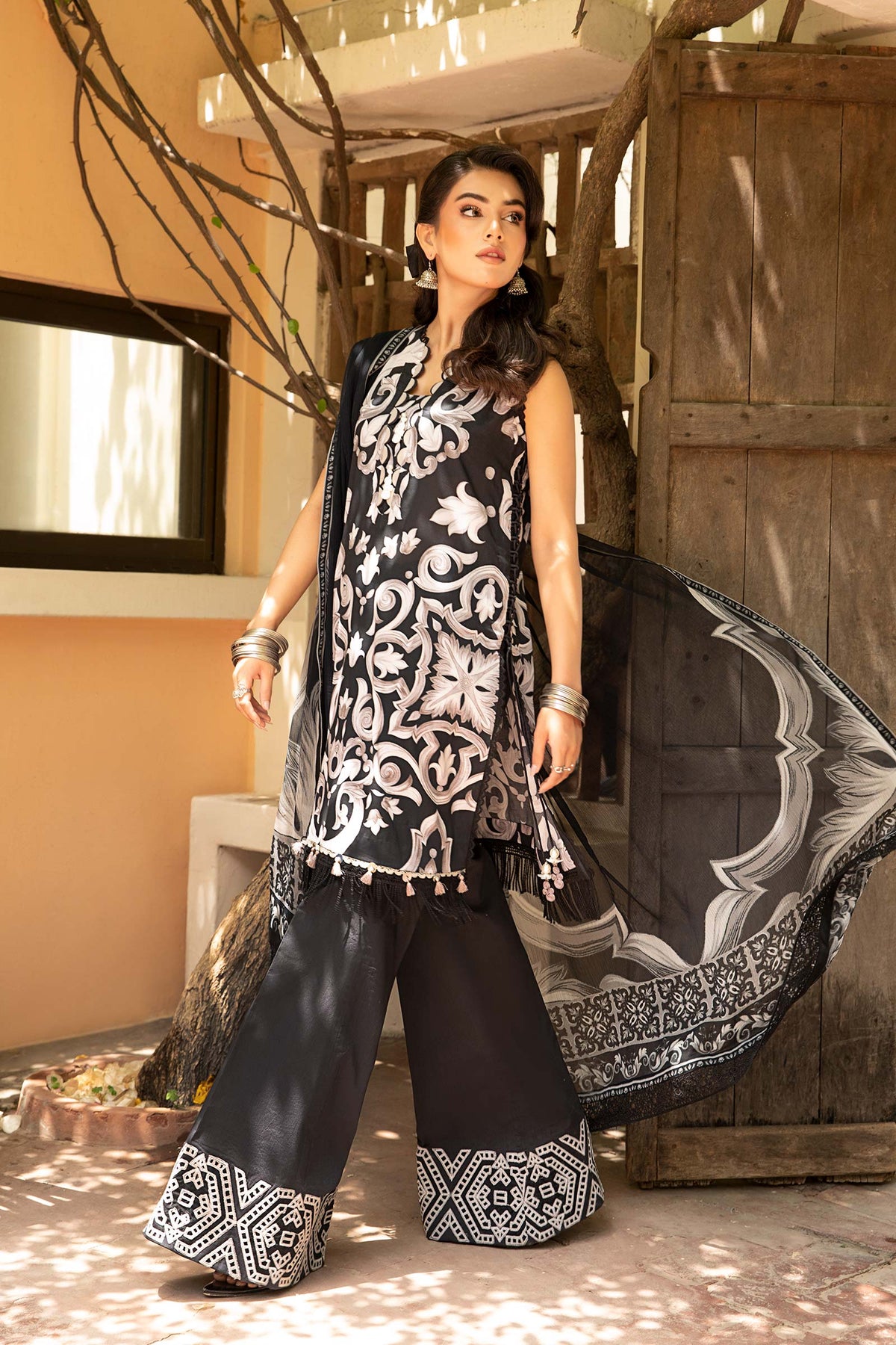 Maria B | Eid Basic Lawn | MB-CUS25-904B by Maria Faisal - Registered Vendor of : Maria B - type : Ladies Clothes - 100% original wedding dresses