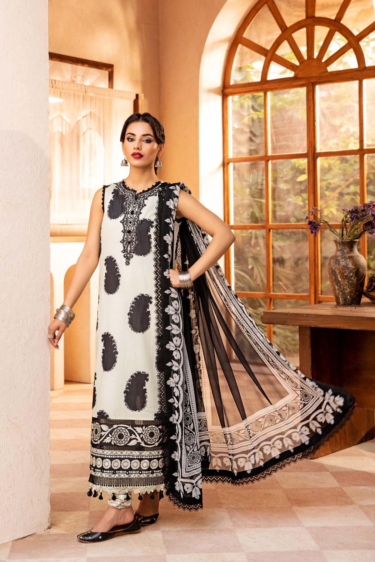 Maria B | Eid Basic Lawn | MB-CUS25-911B by Maria Faisal - Registered Vendor of : Maria B - type : Ladies Clothes - 100% original wedding dresses