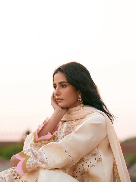 Parishay | Mastani Luxury Lawn 25 | MI - 06 by Maria Faisal - Registered Vendor of : Parishay - type : Ladies Clothes - 100% original wedding dresses