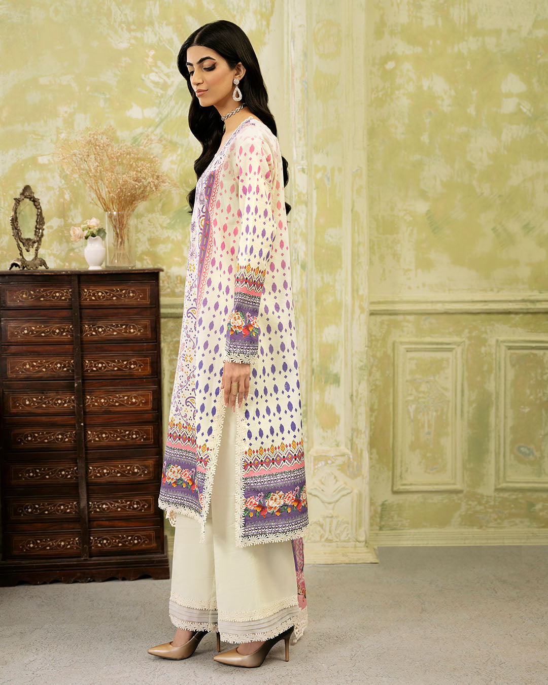 Roheenaz | Flora Printed Lawn | Evangeline - Ladies Clothes 