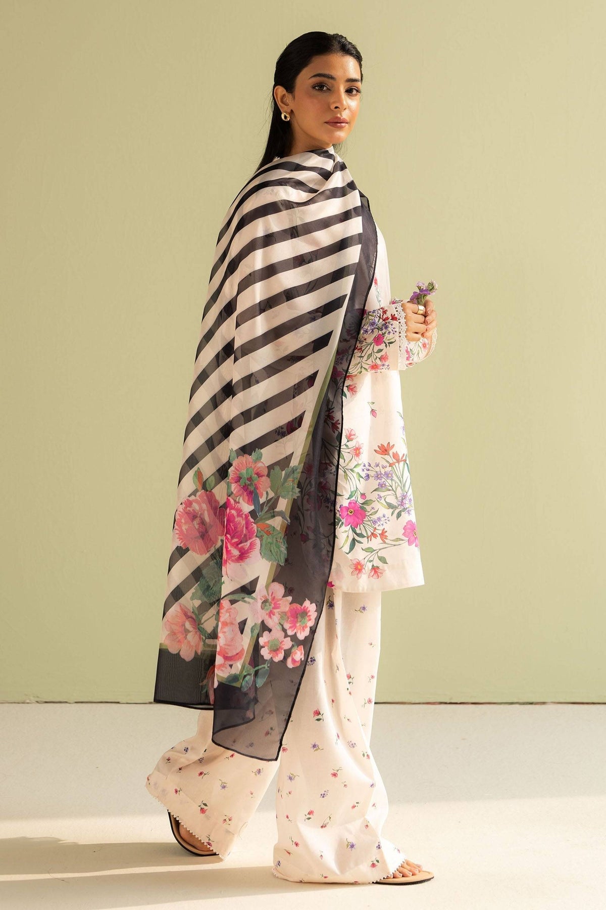 Zara Shahjahan | Coco Prints 25 | Reena-4B by Maria Faisal - Registered Vendor of : Zara Shahjahan - type : Ladies Clothes - 100% original wedding dresses