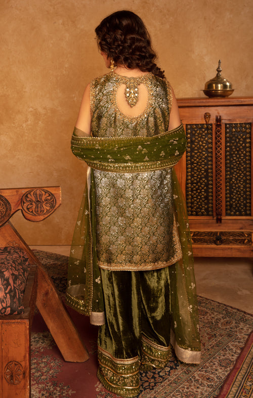 Maya | Raazi Velvet 24 | GULZAR - Ladies Clothes - Maria Faisal