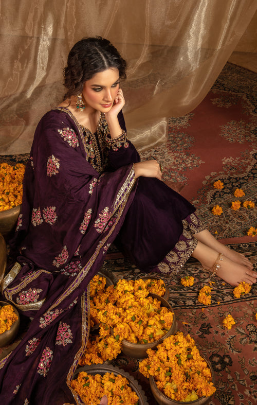 Maya | Raazi Velvet 24 | IBAARAT - Ladies Clothes - Maria Faisal