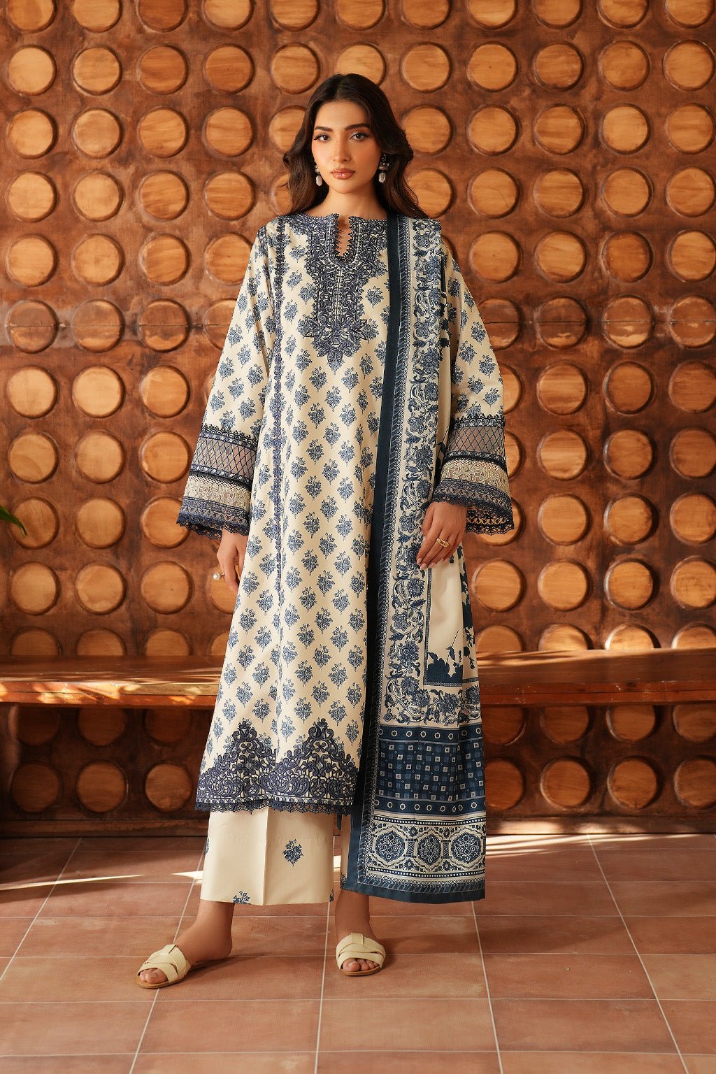 Iznik | Winter 25 | IPF - 07 - is Ivory dress from Iznik - Ladies Clothes - Maria Faisal