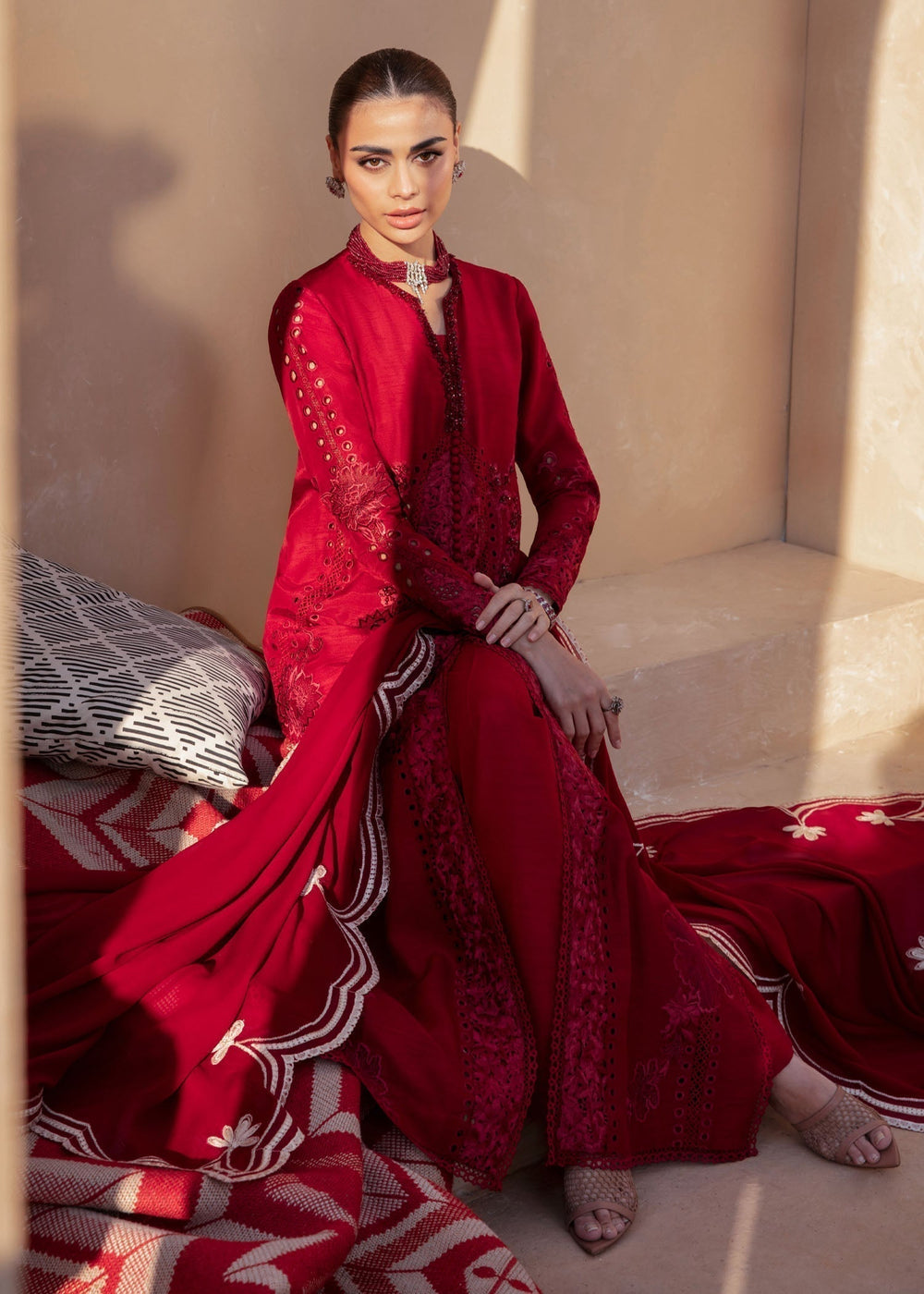Saira Shakira | Rosea Casual Pret 25 | Izzy