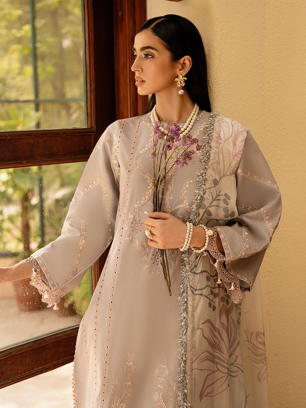 Izel | Dastak Luxury Lawn | SAAYE - Ladies Clothes 