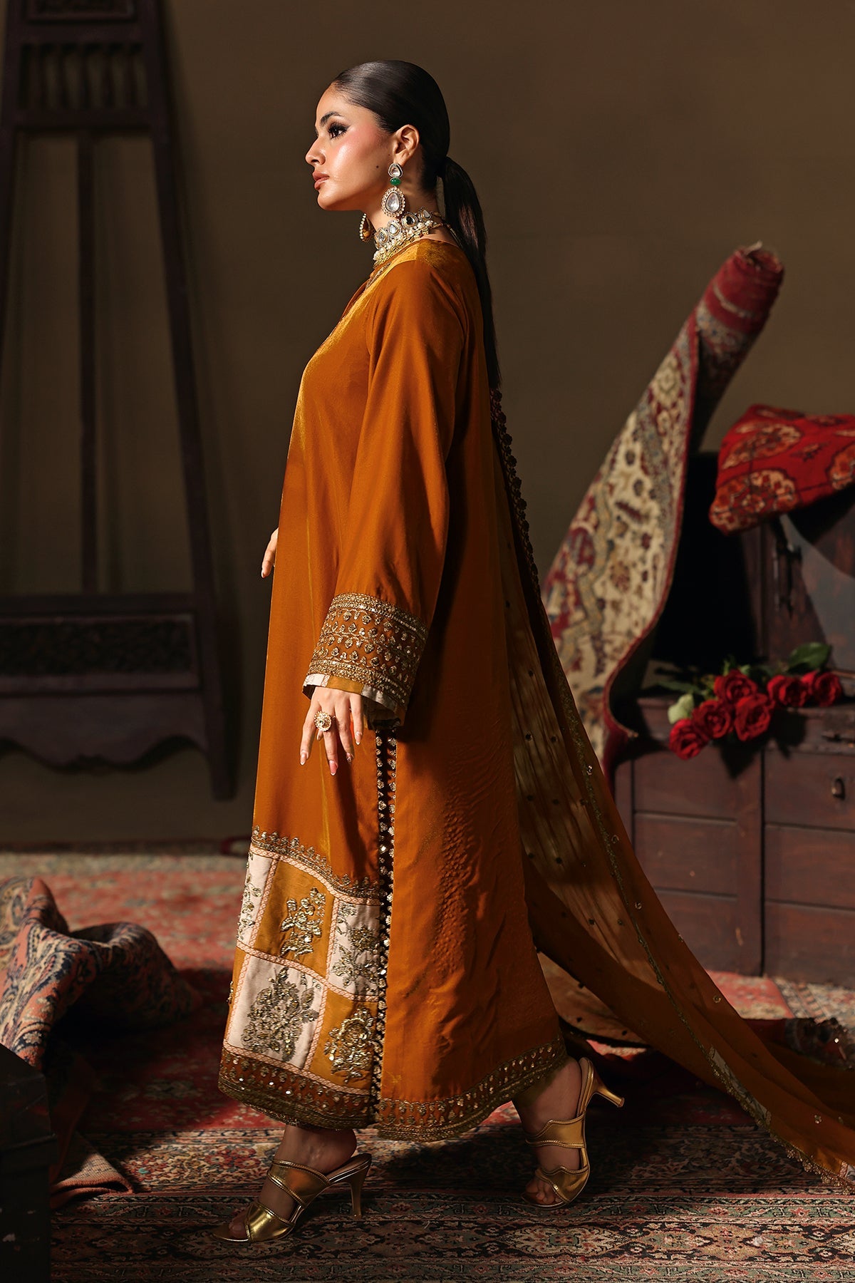 CVT5-04 – authentic Pakistani dress from the Signora Velvet 25 collection for women in the UK