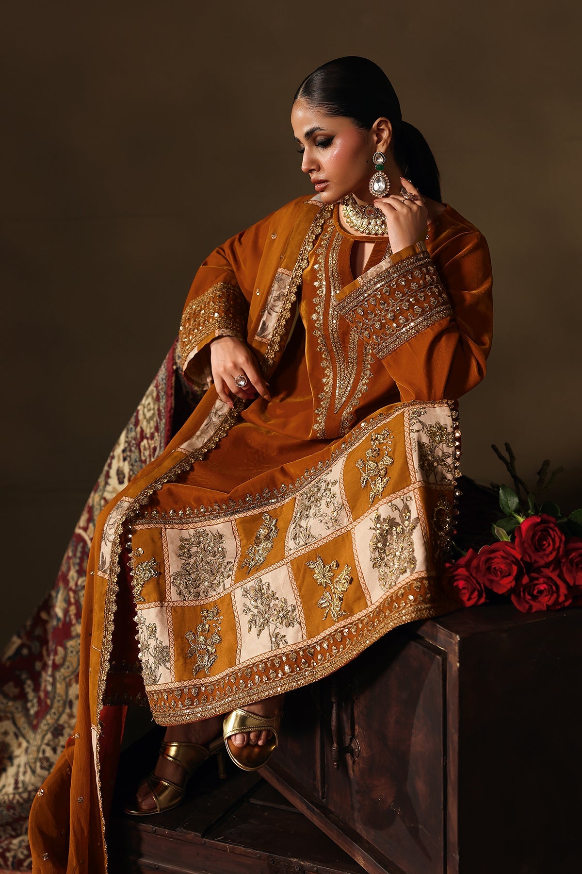 CVT5-04 – authentic Pakistani dress from the Signora Velvet 25 collection for women in the UK