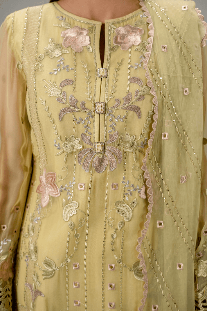 Zebtan | Aura Formals | AR-02 by Maria Faisal - Registered Vendor of : Zebtan - type : Ladies Clothes - 100% original wedding dresses